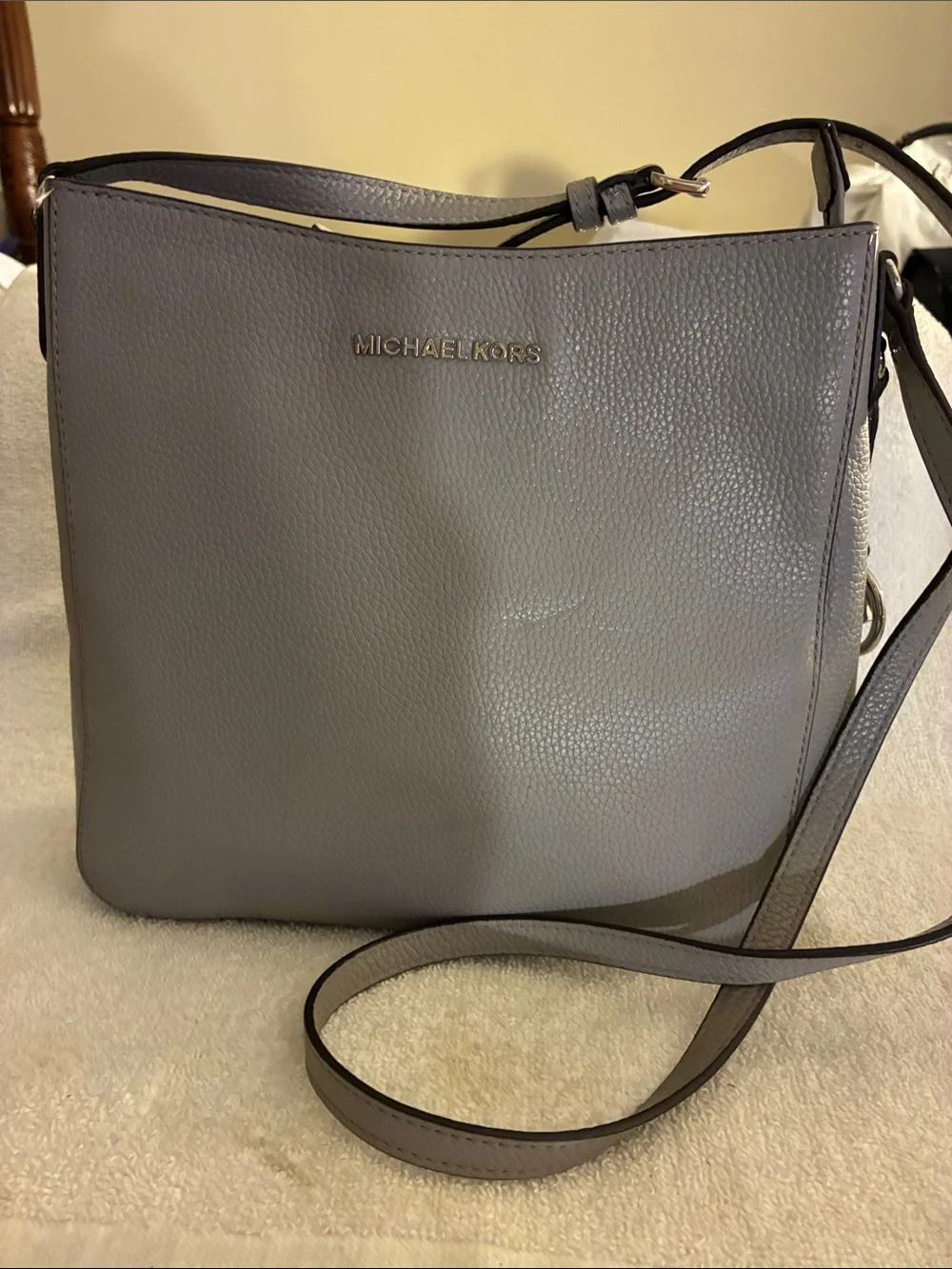 Michael Kors Pearl Grey Crossbody/Messenger Bag Interior Pockets,silver hardware